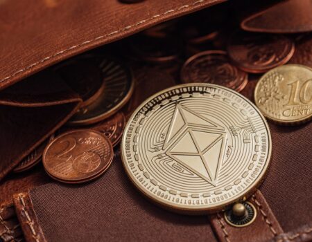 Navigare nel mondo cripto: una guida ai diversi tipi di wallet.